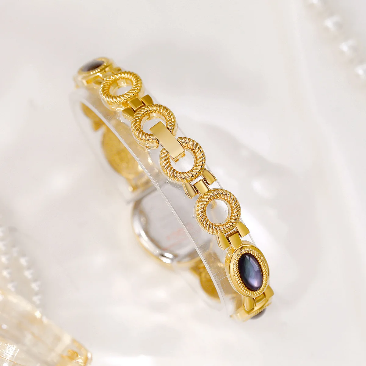 Light Luxury Watches For Woman Elegant Shell Bracelet Gold Small Dial Daily Wear Dress Clock Oval Ladies Watch Vintage