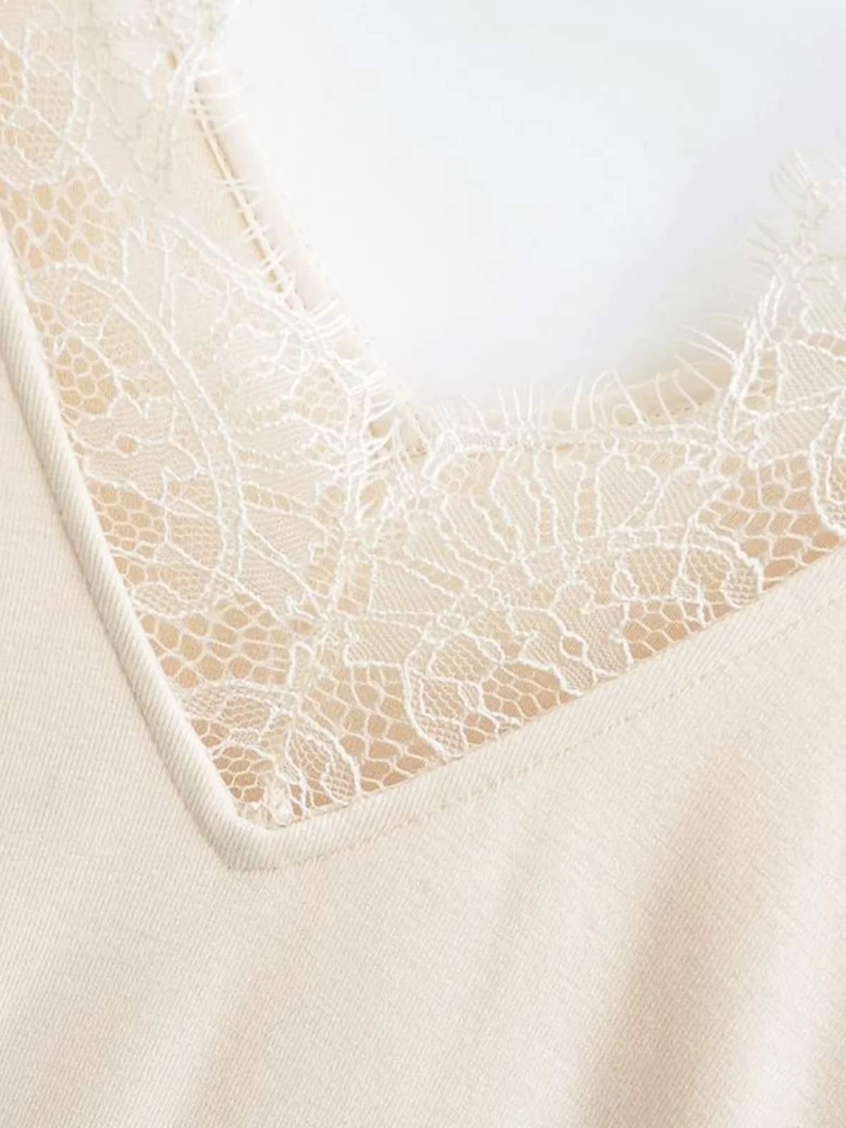 달콤하고 우아한 순수한 욕망 스타일 긴 소매 티셔츠 레이스 패치워크 브이넥 슬림핏 베이스 레이어 탑 스트리트 스타일 숏 길이