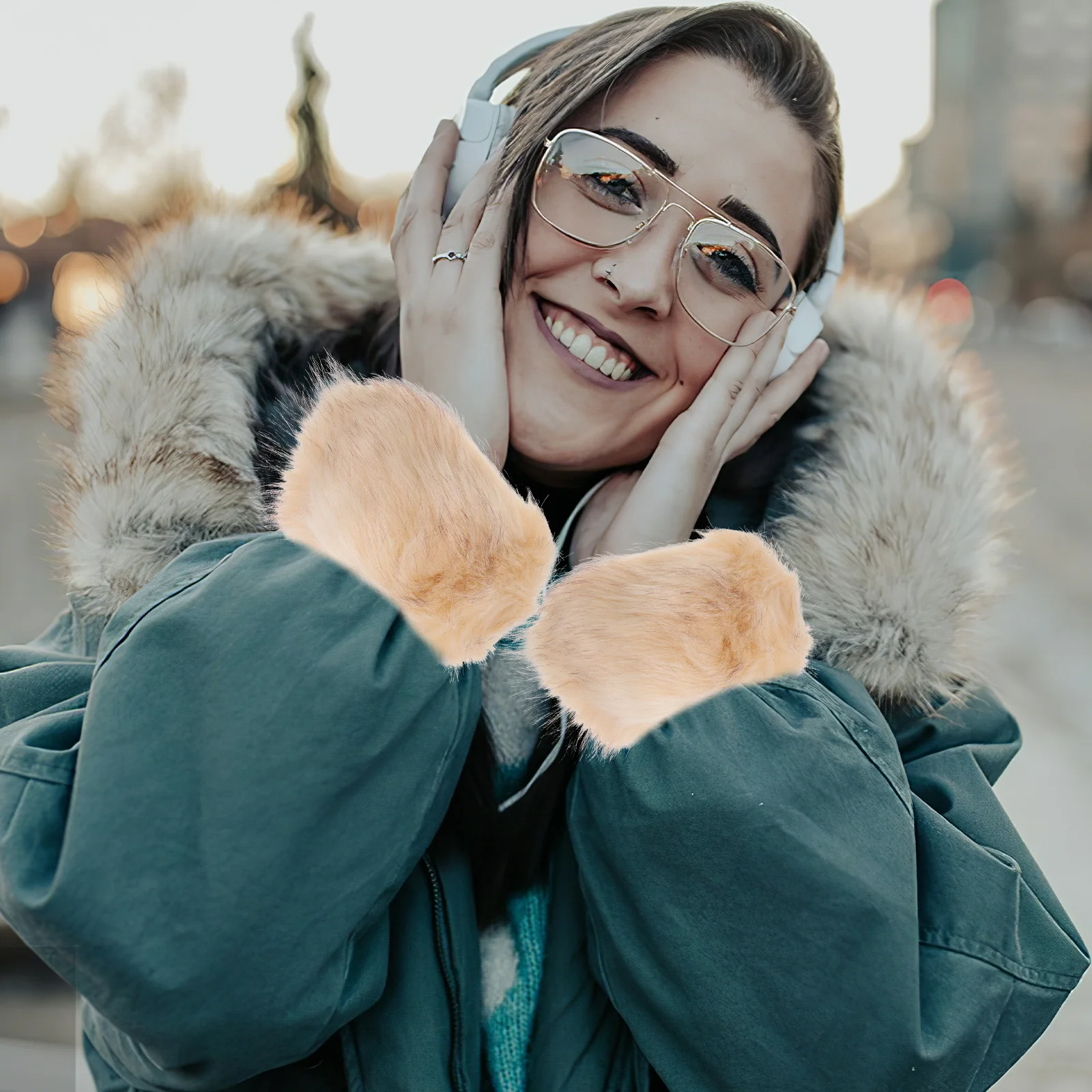 

1Pair Faux Artificial Hair Wrist Wraps Women Soft Warm Arm Covers Winter Wrist Guards Beige Stylish Warm Wristbands