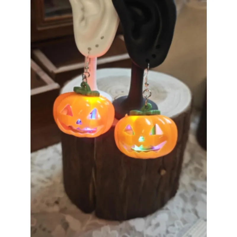 2pcs/LED Light Up Pumpkin Earrings – Glowing Halloween Jewelry for Women, Spooky Costume Accessory & Gift for Her