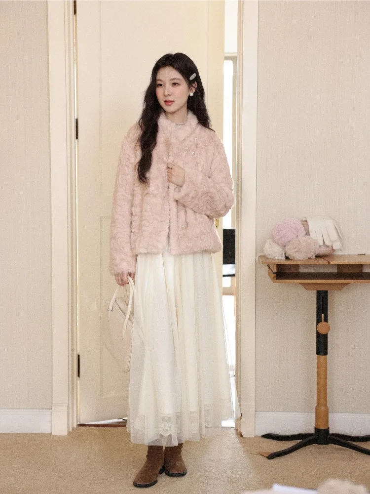 ALXNAN سترة الوردي النساء 2025 خريف شتاء دافئ الحلو على شكل قلب زر معطف قصير فو شيربا ملابس خارجية الإناث QJD00663