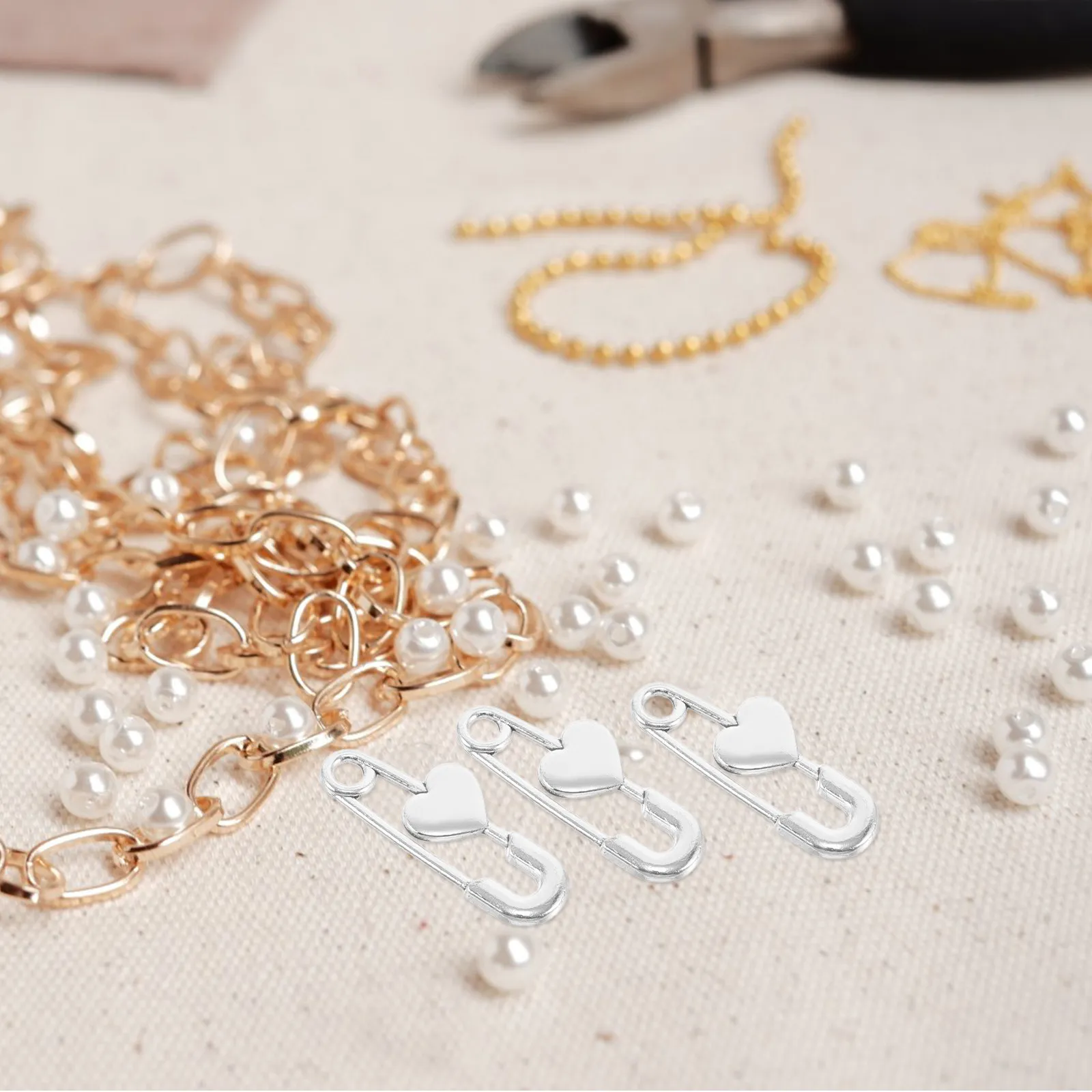 

60Pcs Heart-Shaped Pendant Hollow Design Zinc Alloy Charms for Jewelry Making Brooch Pin Valentines Day Love Accessories