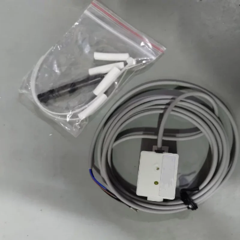 Brand new genuine proximity switch  CR12CF02DPO-E2  CR12CF02DPC-E2  CR18SCF05DNR  CR18SCF05DNO  CR18SCF05DNC  CE10SN13DNO