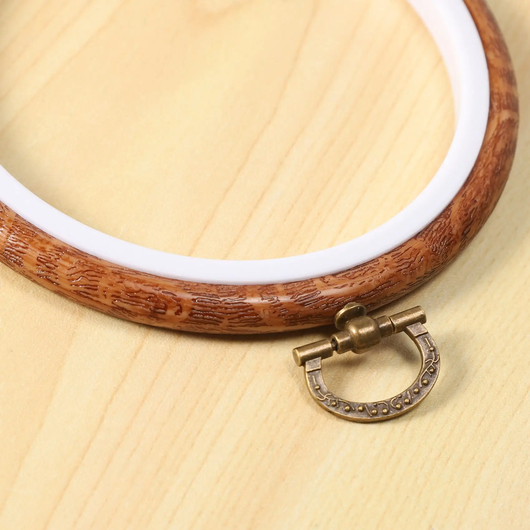 

ABJN-5Pcs Embroidery Hoops Imitated Wood Embroidery Circle Round Display Frame Circle For Art Craft Sewing And Hanging