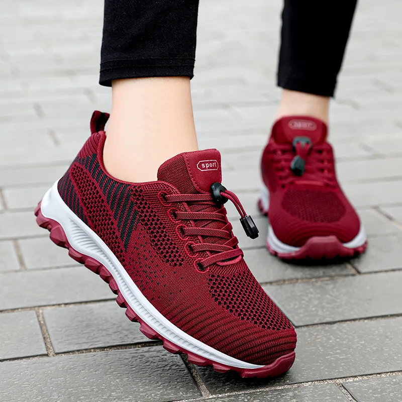 2026 new women's travel shoes, comfortable walking shoes, soft soled gift shoes, couple sports shoes