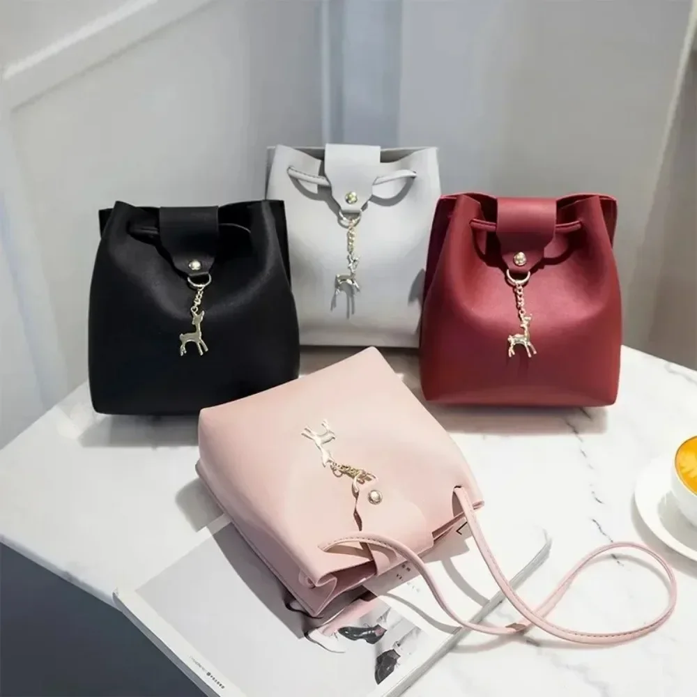 

Vintage Deer Tassel Crossbody Bucket Bag PU Leather Luxury Female Shoulder Drawstring Bag Solid Fawn Crossbody Messenger 숄더백