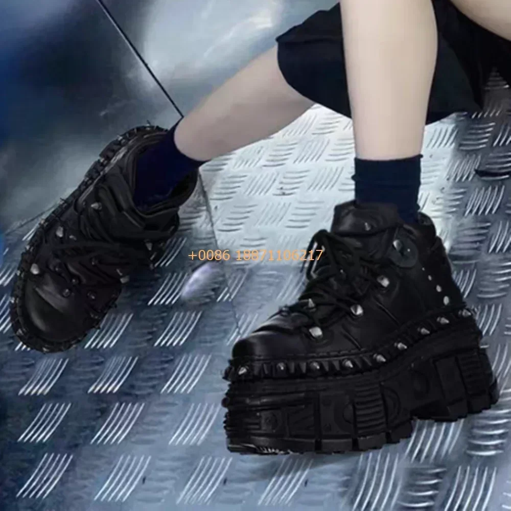 

2025 Thick Sole Punk Women's Motorcycle Boots Autumn New Fashion Street Rock Round Rivet Boots 35-45 Sports Casual Short Boots