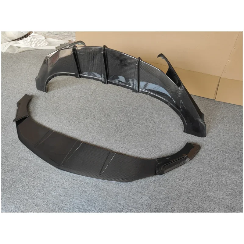 Two piece body kit for Lamborghini Urus SUV TC style high-quality carbon fiber front bumper edges
