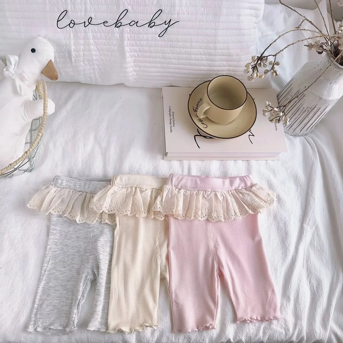 

2025 Summer New Girls Sweet Lace Shorts Cotton Comfortable Baby Girl Cute Leggings Infant Solid Thin Capri Pants Kids Clothes