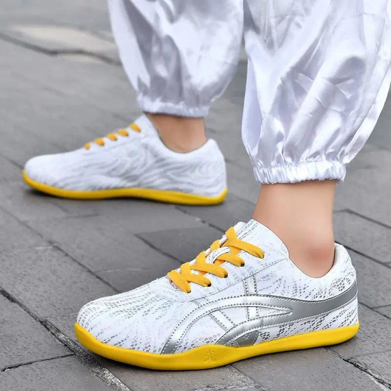 Men's and women's Tai Chi Kung Fu training shoes for spring and summer are non-slip and wear-resistant martial arts shoes.