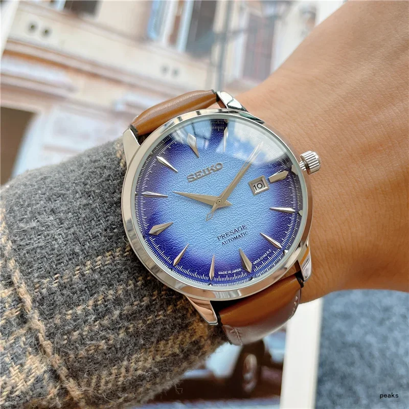 ساعة سيكو الرياضية كوارتز مقاومة للماء للرجال، مينا متعددة الوظائف وعلامات مضيئة، ستانلس ستيل أو حزام مطاطي.