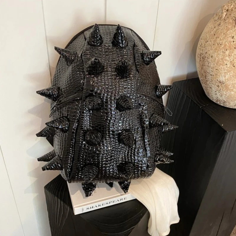 

Модные рюкзаки в стиле панк с уникальным дизайном, новинка 2025 года, сумки большой вместимости в виде ежика, популярный стиль, индивидуальные дорожные сумки из искусственной кожи с шипами