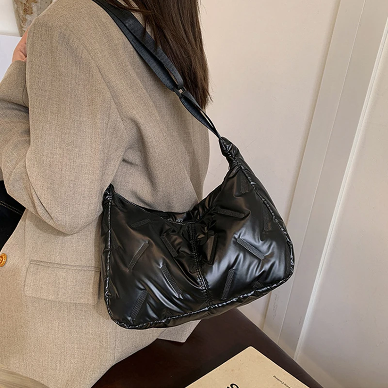 Mode Puffy Hobo Bag Daunen Tote Handtaschen Frauen Stepp Tote Tasche Große Kapazität Gepolsterte Schulter Tasche Casual Winter Pendeln Tasche – Detail 12