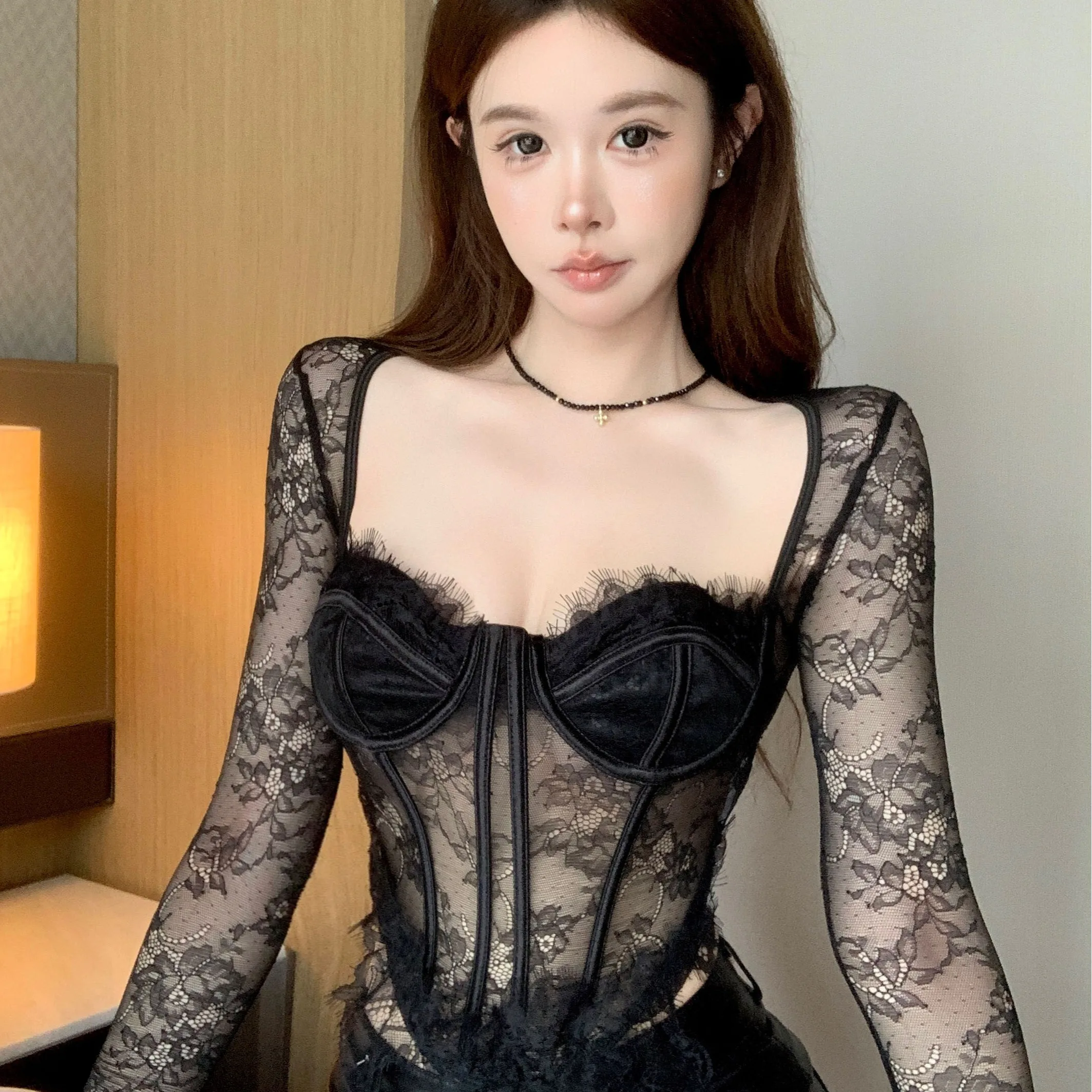 Spicy Girl See-tough Lace Hollow Fibone Base irt Autumn Winter New Design Sensation Small ence Women's Top