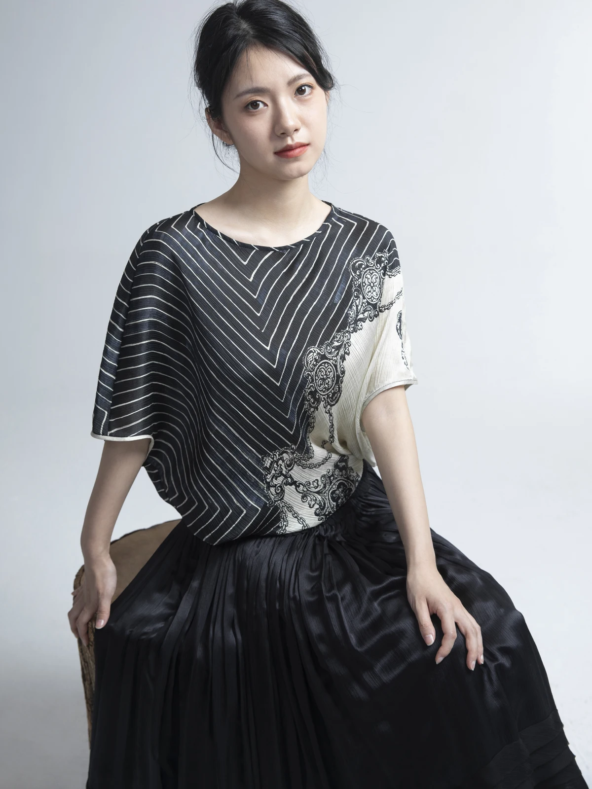 

Летний шелковый топ свободного кроя с цветочным принтом для женщин, однотонный, гладкий, из шелка...