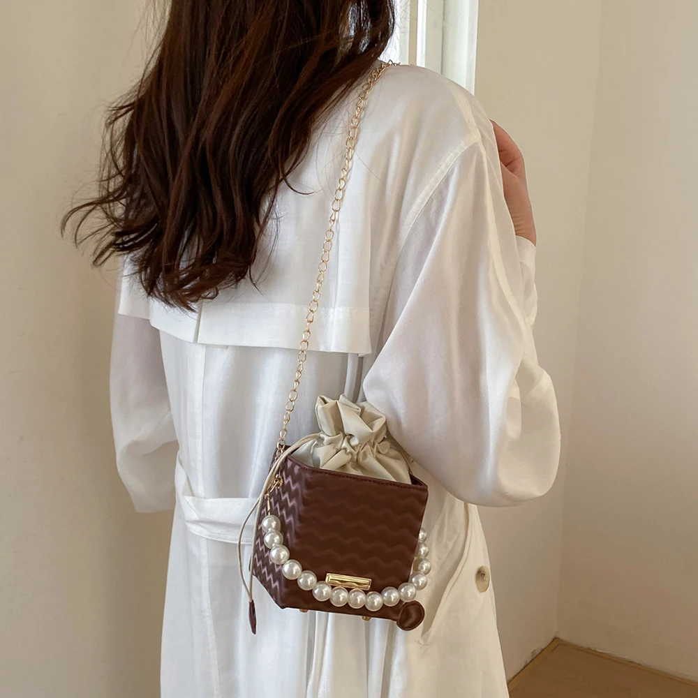 2026 Delicate Texture Box Bucket Handbags Women's High Grade Drawstring Chain Crossbody Bags Daily Dating Commute Shoulder Bag