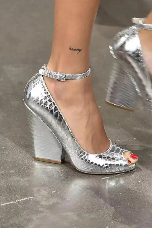 

Leather Peep Toe Buckle Wedges Design Sandals Luxury Lady Chunky High Heel Dress 2024 Sandals Silver Golden Women Shoes 2024