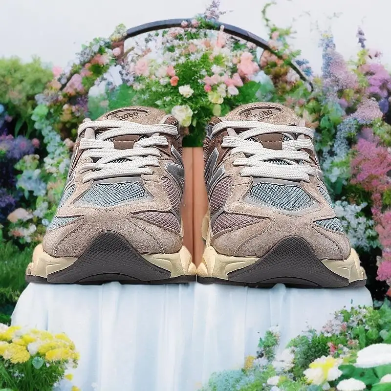 أحذية ترفيهية رياضية قماشية مستديرة الرأس بتصميم شعبي جديد وعصري لصيف 2025، أحذية لوحية مضادة للانزلاق قابلة للتنفس