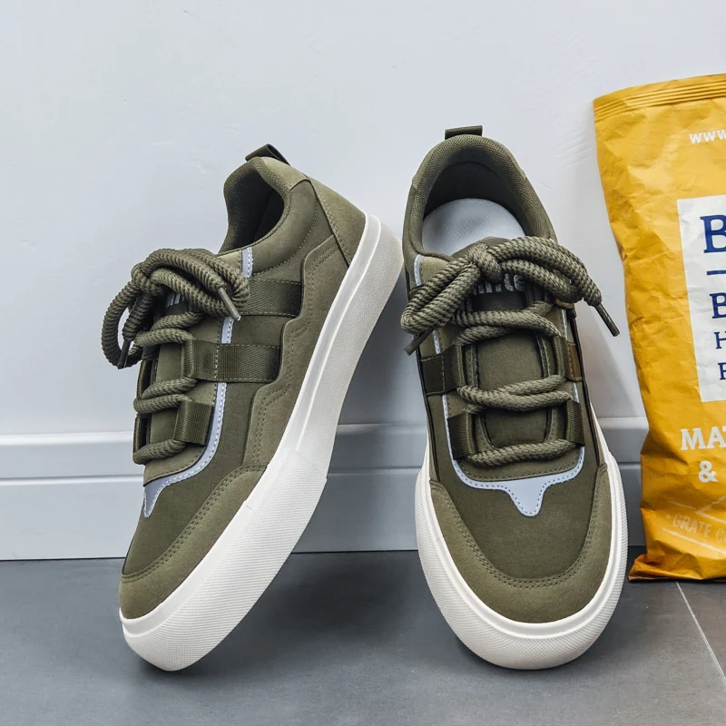 

2024 Autumn Winter Low Top Casual Breathable Trend Board Shoes Student Sports Skateboarding Shoes Fashion Vulcanized Shoes men