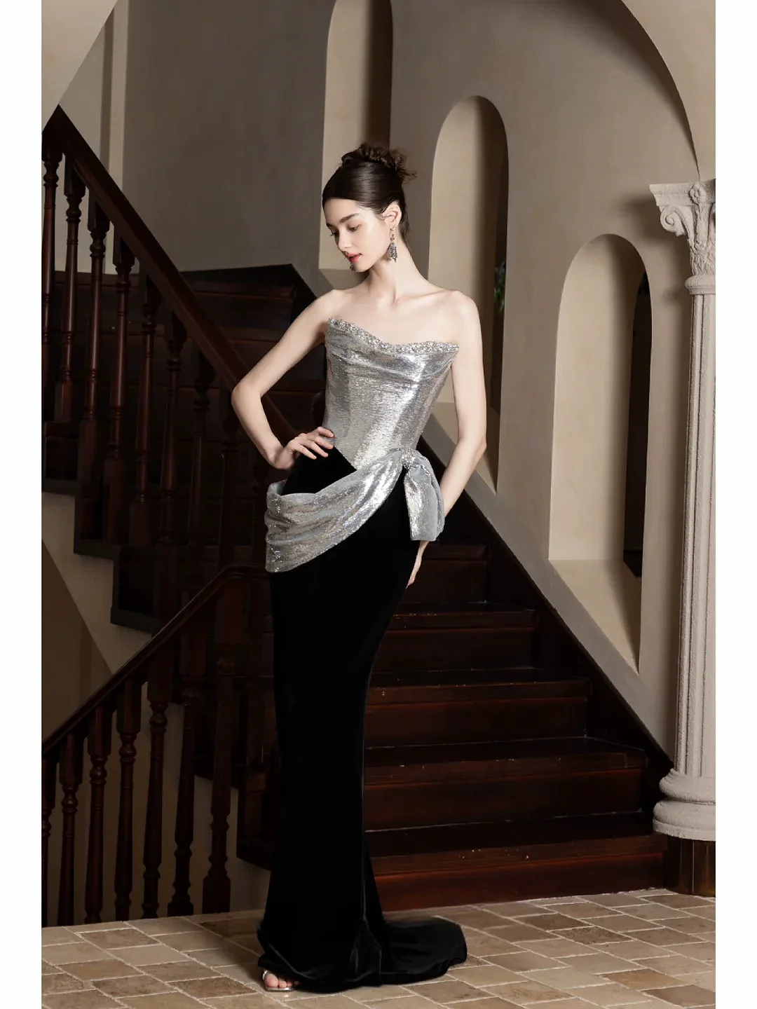 Black Silvery Cocktail Dresses Sweetheart Sleeveless Backless Floor Length Sequined Mermaid Annual Meeting Host Evening Gowns