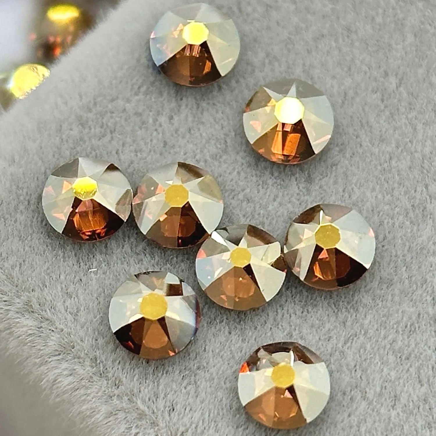 PUBRILEX 2088 Kristall-Strass-Effekt und AB-Farben-Strass, nicht heißklebend, flache Rückseite, Strasssteine für DIY-Bastelarbeiten, Kleidungsdekoration, 8 große, 8 kleine. – Detail 10
