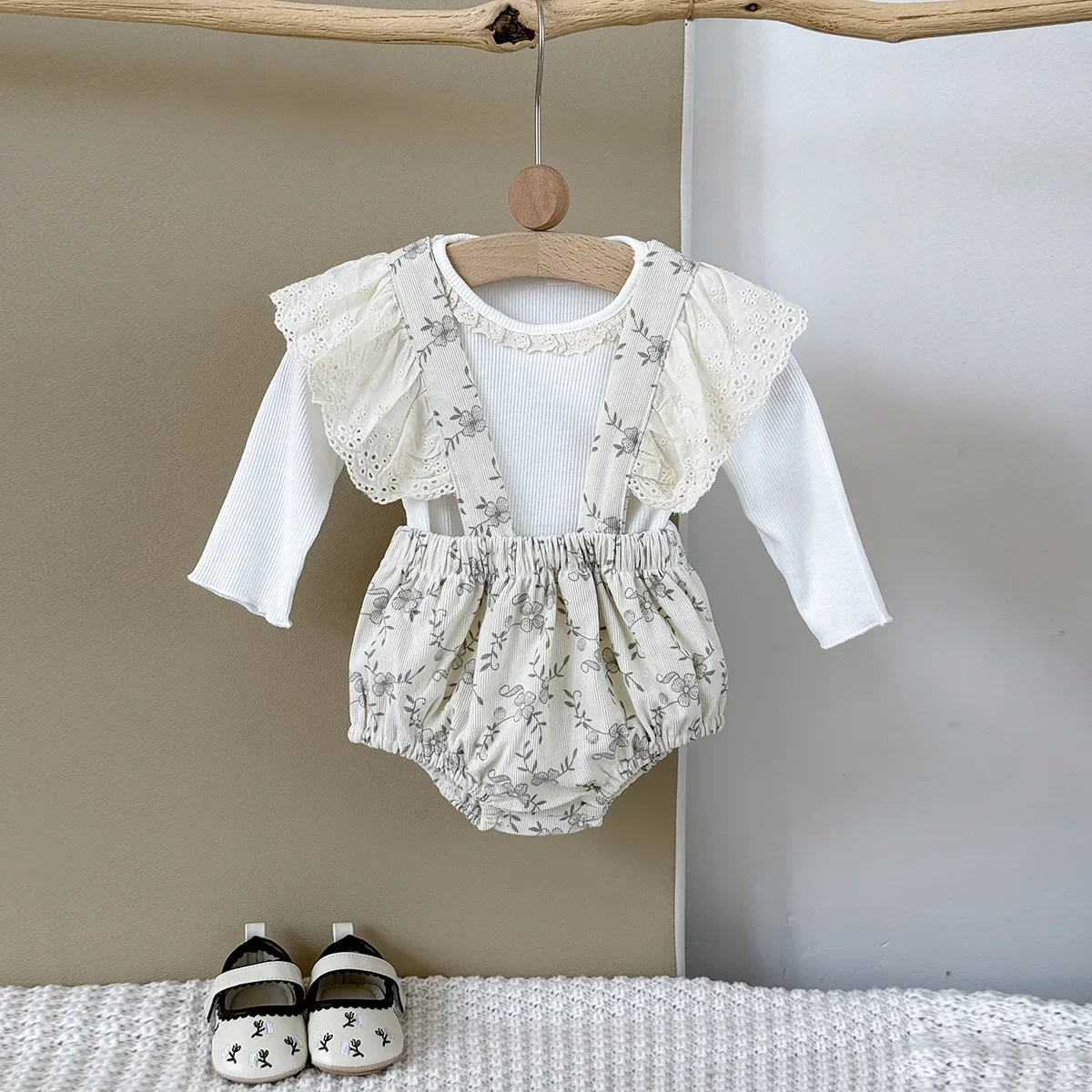 

0-2Y Newborn Girls Suspender Triangle Romper and Lace Ruffle Sleeve Top Baby Girl Floral Corduroy Outfit Set Stylish Daily Wear
