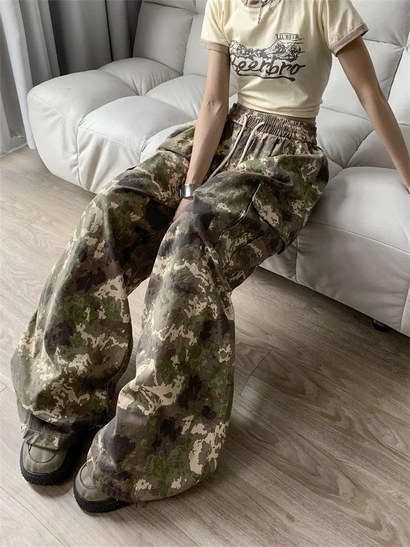 

Women's Vintage Camouflage Cargo Pants - Oversized Wide-Leg Baggy Trousers with Multi Pockets, Edgy Streetwear for Spring Autumn