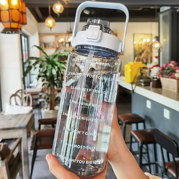 2L Stroh Wasser Flasche Große Kapazität Kunststoff Wasser Tasse Tragbare Trinken Flasche Mit Zeit Marker Für Outdoor Sport – Detail 12