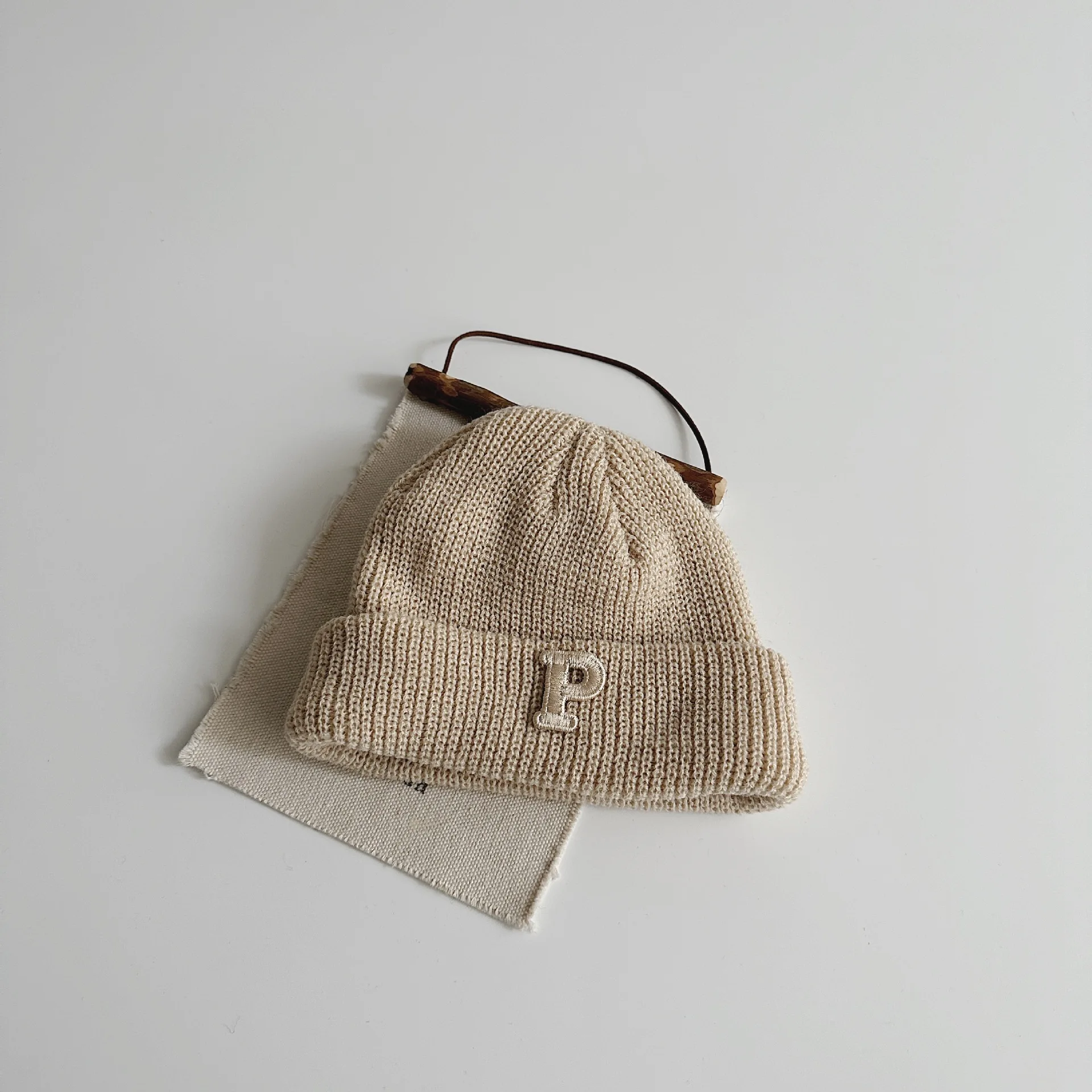 Autunno inverno nuovi bambini ragazzi ragazze cappelli lavorati a maglia morbido cotone ispessimento berretti caldi per bambini modello lettera berretti Casual per bambini