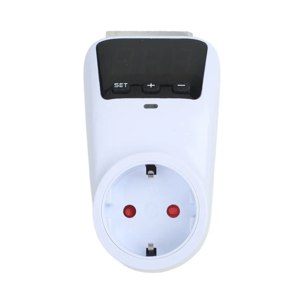 Safety Socket Voltage Protector Self-Recovery Function Wide Temperature Range Smart Voltage Protector With Display