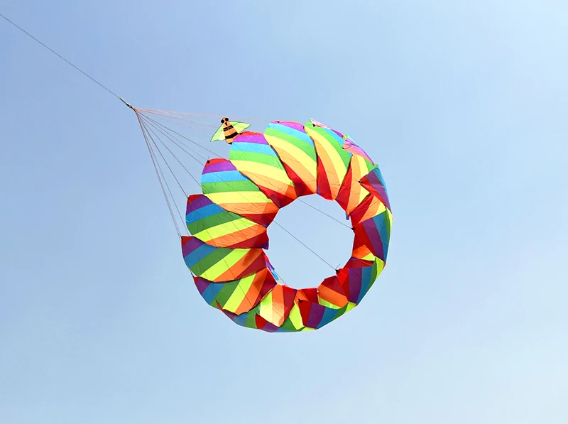 Spedizione gratuita grande arcobaleno aquilone nylon windsocks aquiloni giocattolo per bambini volare aquiloni paracadute farfalla ghiloni drago di carta aquilone