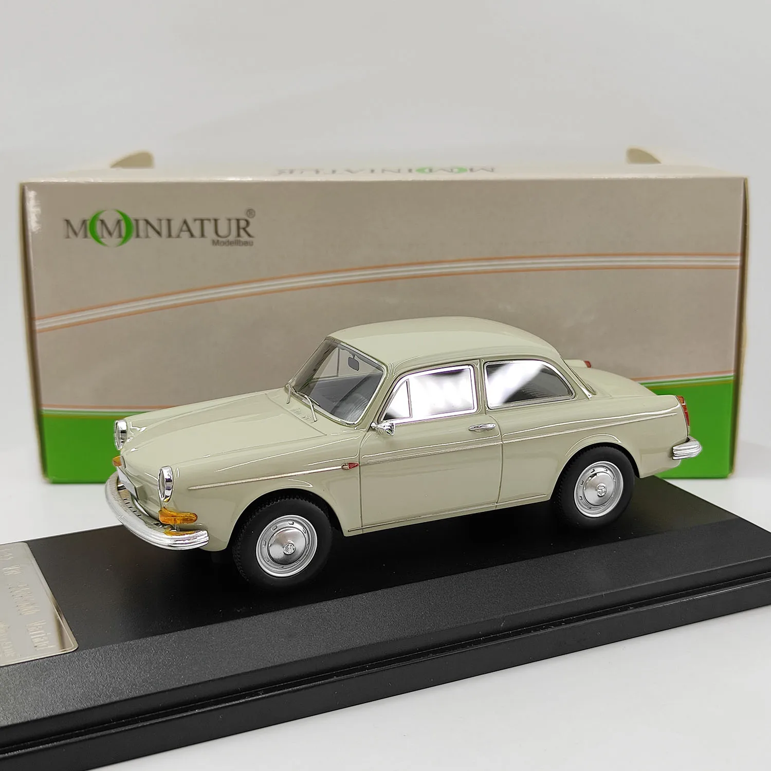 

MOMINIATUR 1:32 Scale Resin VW 1500/1600 Variant Toys Vintage Cars Model Classics Nostalgia Adult Gifts Souvenir Static Display