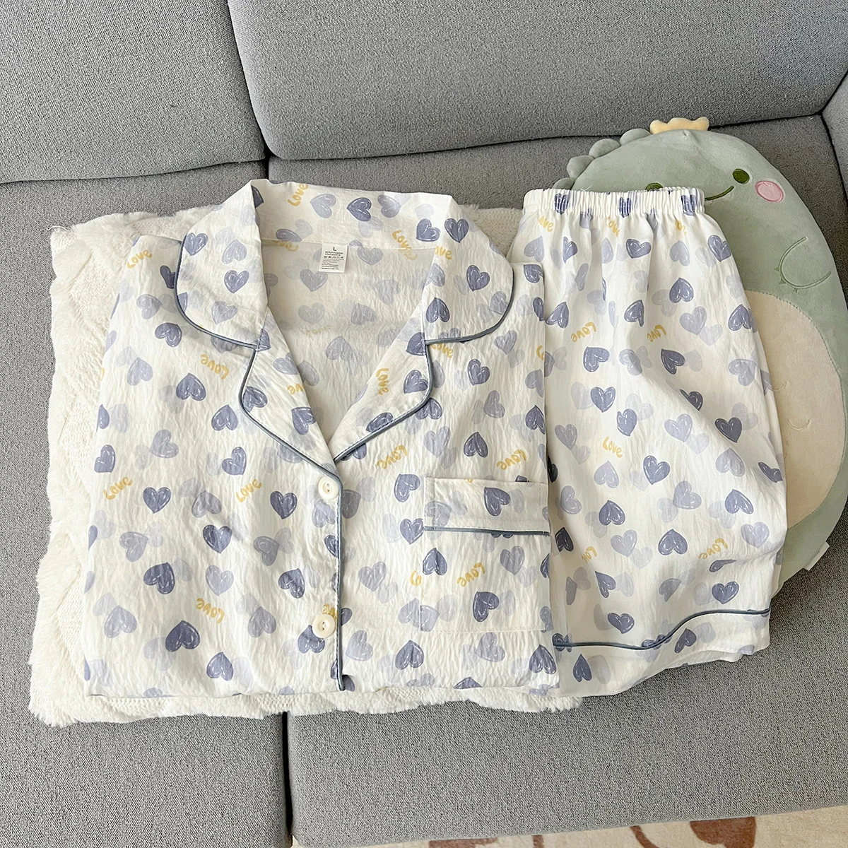 Women's Summer Thin Pajamas with Heart-Shaped Pattern, Short-Sleeved Shorts, Sweet and Cute, Can Be Worn Outside in Summer, Two-Piece Home Wear Set view 5