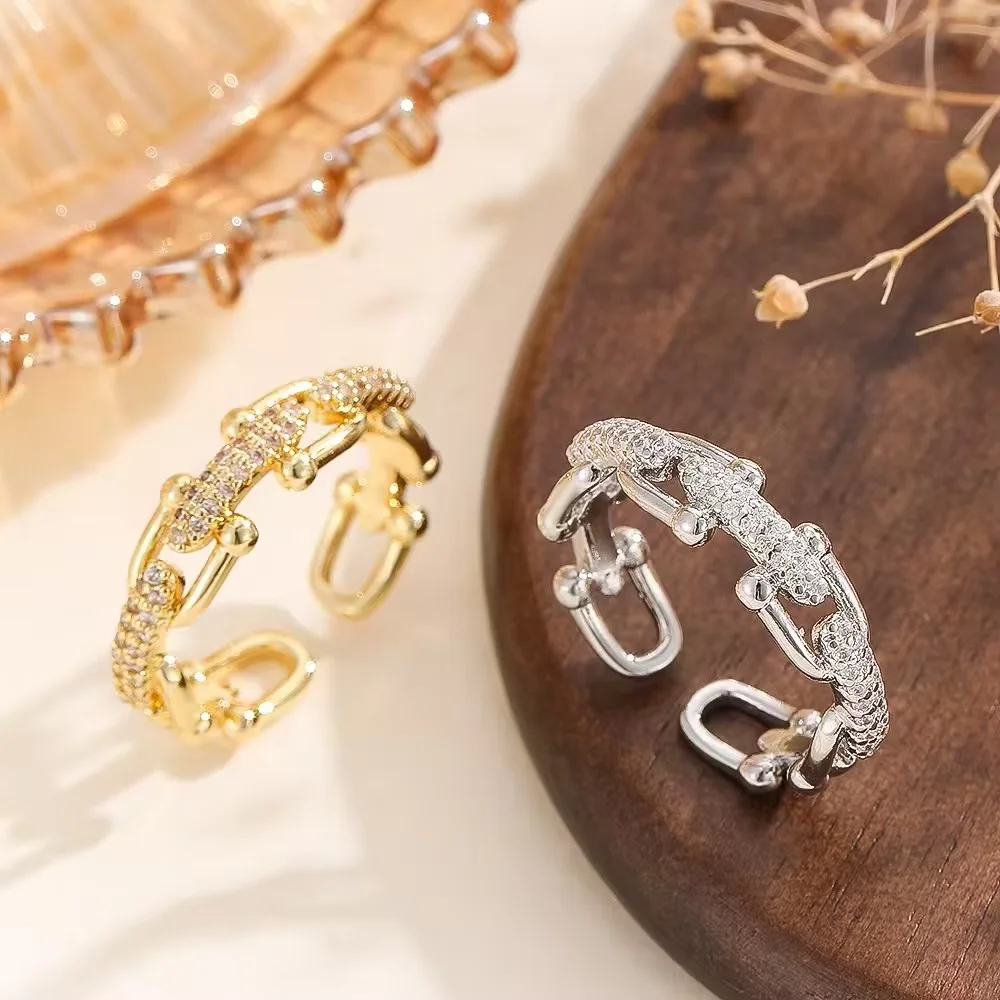 Micro-set Zirconia Link Chain Ring for Women, Exuding a Cool and Sophisticated Vibe, Designed for the Index Finger.