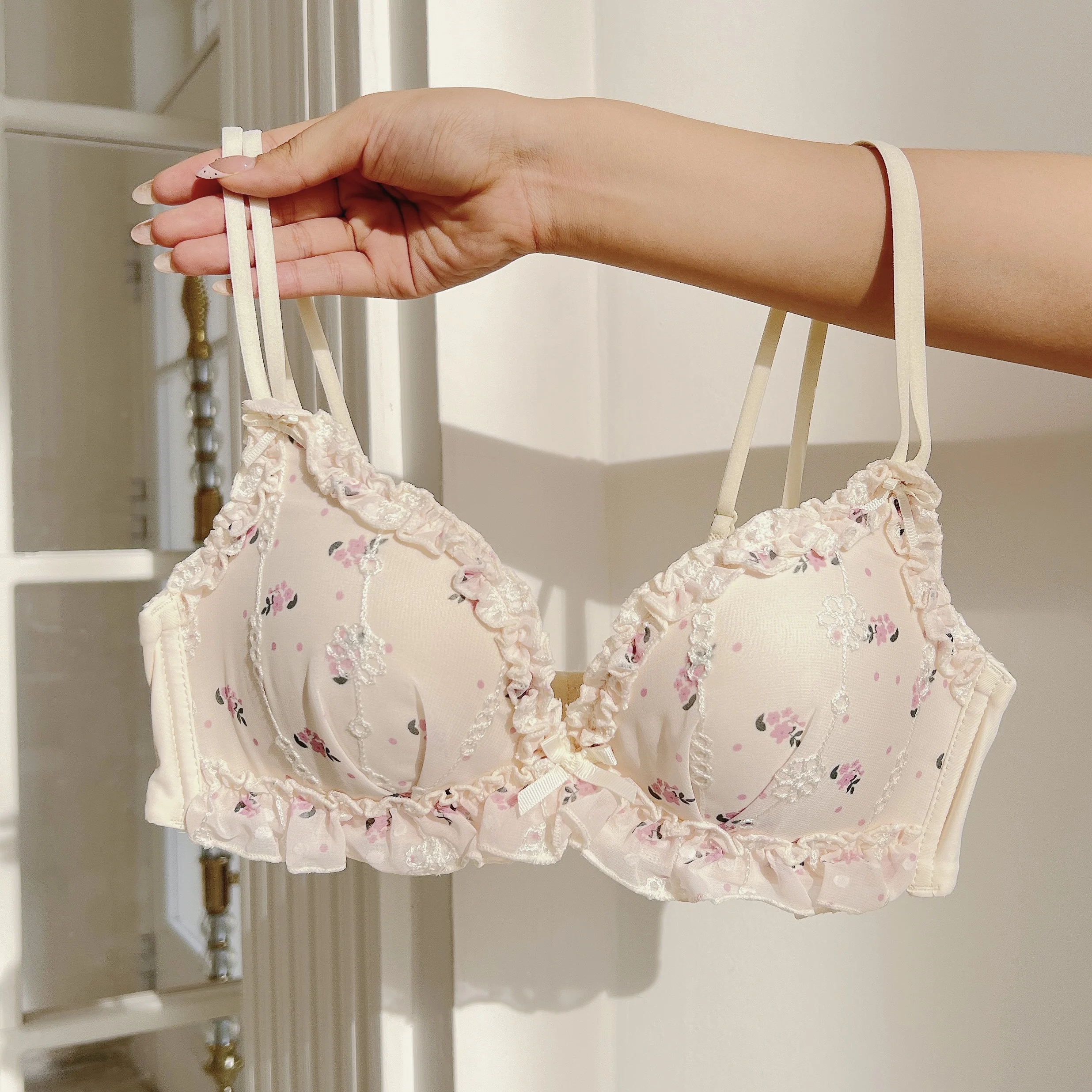 Floral Lace Wireless Push-Up Bra for Petite Busts - Plush Sensual Underwear Women Large Size Bras