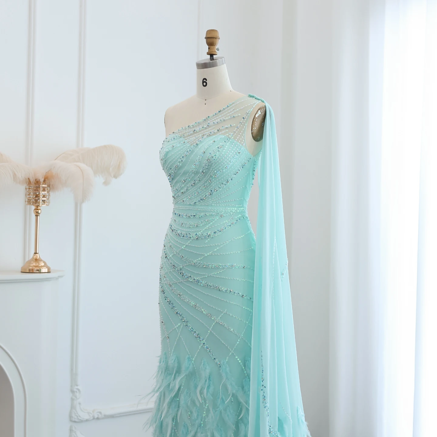 Sharon Said Luxuriöses, federbesetztes, türkisfarbenes, schulterfreies Meerjungfrauen-Abendkleid mit Cape, arabisches Ballkleid, Hochzeitskleid, SS498, maßgeschneidert – Detail 7