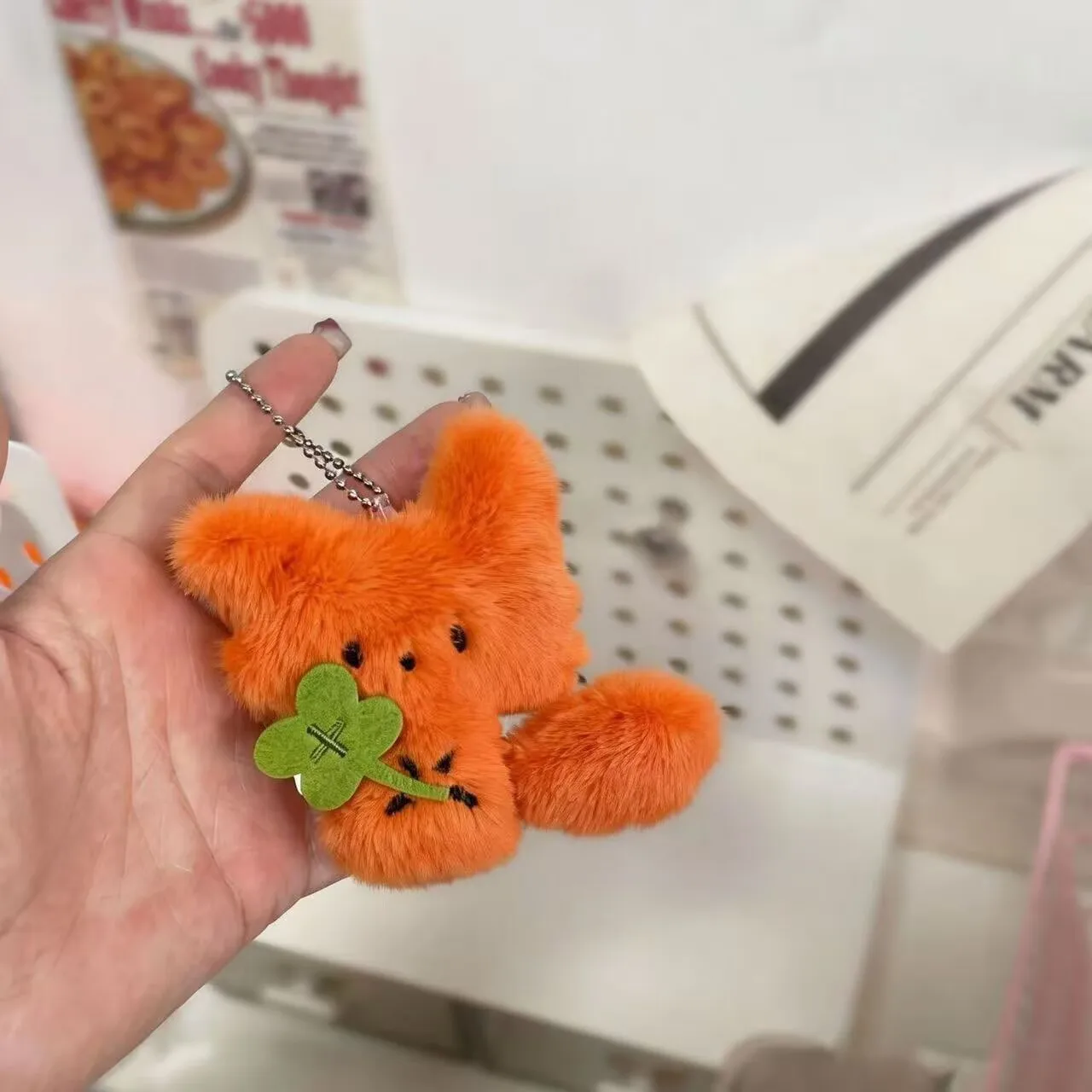 2026 New Cute Clover Fox Pendant White Fox Plush Doll Keychain Portable Bag Hanger Fashion Couple Gift