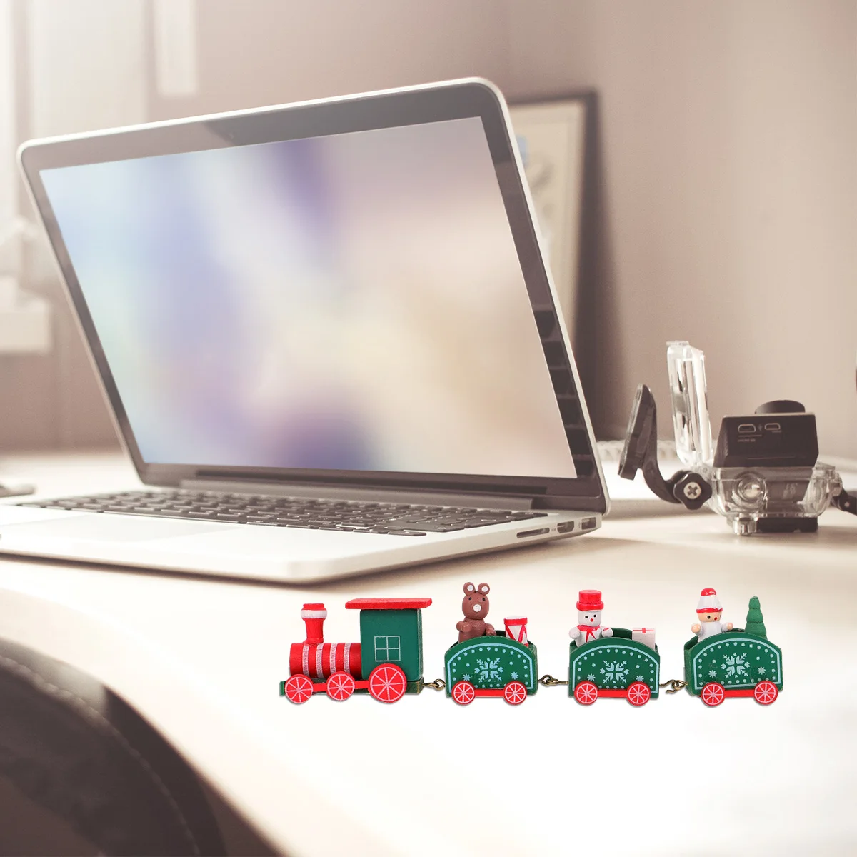 

Wooden Small Train naments Mini Desk Placement Home Decor Figurine Christmas Gift Kids Toys Red Green om Shipment