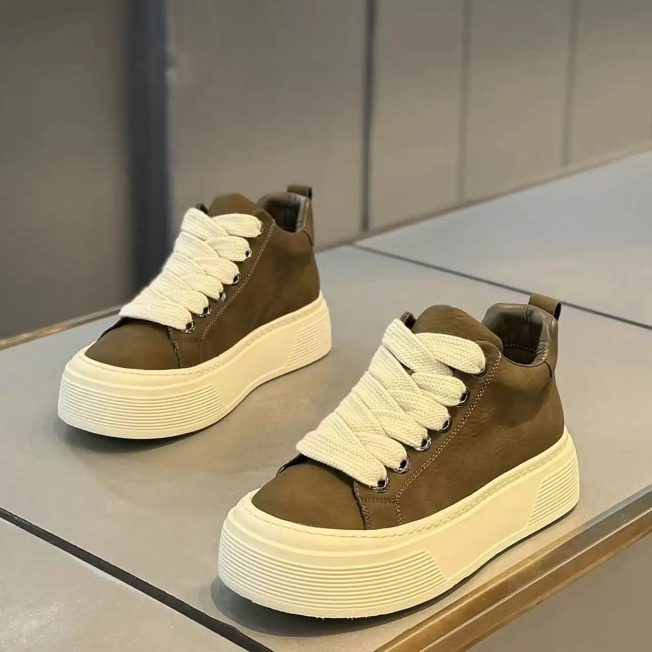

High-Top Men's Casual Shoes 2026 New Spring Trendy Brand Premium Feel Versatile Sporty Mid-Top Skate Shoes