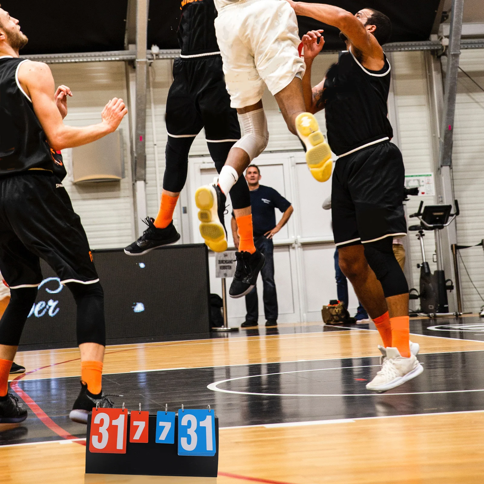 

1 шт., 4-значное табло, практичная настольная тарелка для подсчета, профессиональный баскетбольный настольный теннис, игровой бомбардир, спортивный флиппер для подсчета очков