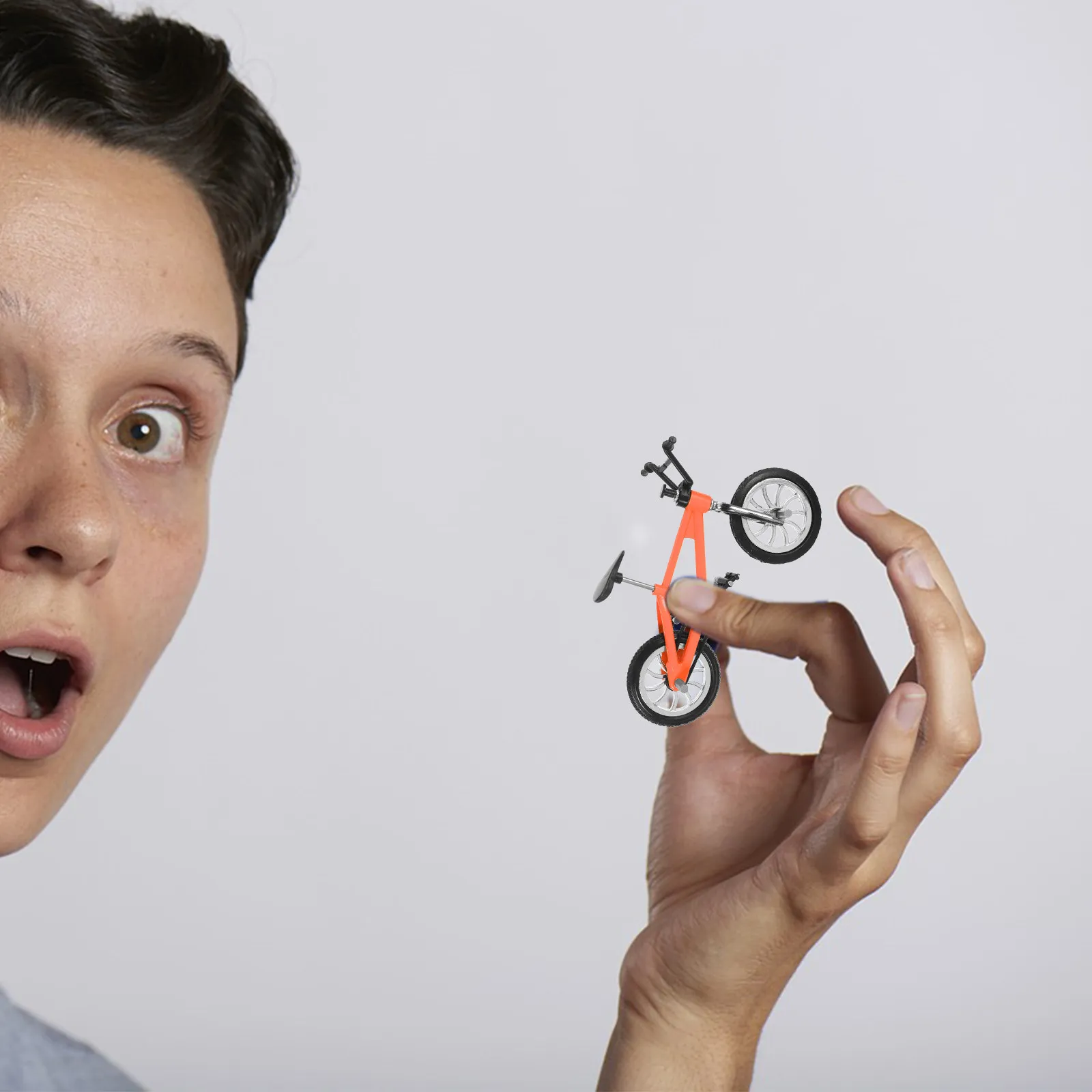 

4Pcs Mini Alloy Finger Mountain Bike Simulation Racing Bicycle Miniature Bike Display Set Bicycle Model Finger Mountain Bikes