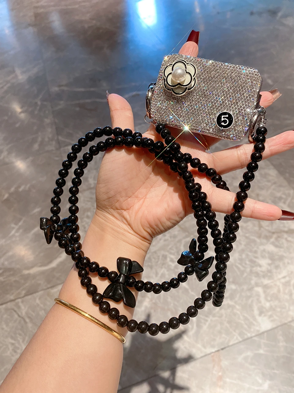 Portable Camellia Mobile Phone Clip Black Beads Chain Cross-Body Anti-loss Fixed Card Shell Detachable Universal with Rhinestone