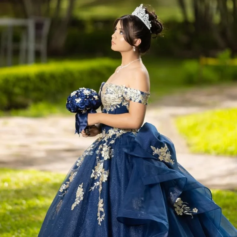 Robes de Quinceanera bleu foncé brillant personnalisées, épaules dénudées, décalcomanie en cristal, longue queue, nœud superposé, 15