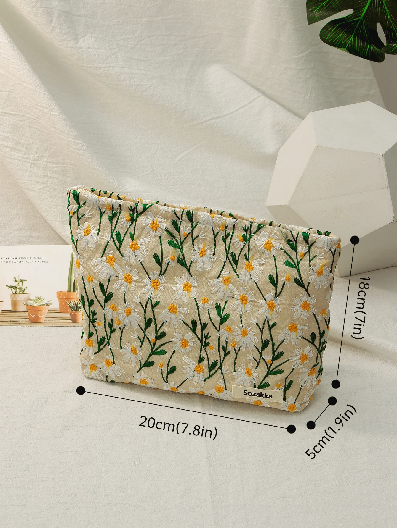 New Arrival Embroidery Aaisies Flower Makeup Bag Women\'s Art Simple Portable Large Capacity Storage Case