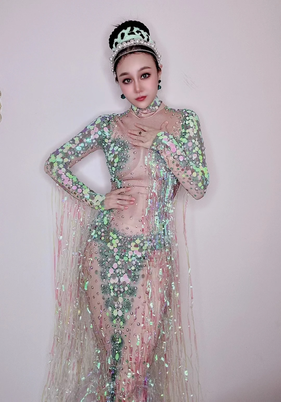 Designer Sparkling Rhinestone Sequins PartyMermaid Long Dress Women Stretch NudeCrystal Tassel Evening Dress Singer Stage B006