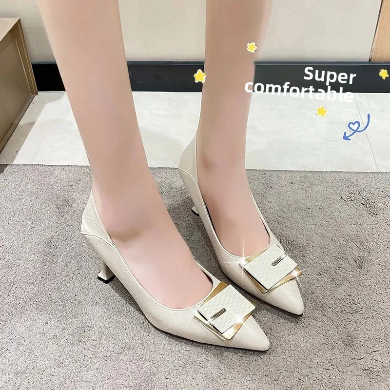 エレガントなポインテッドトゥスティレットヒール - メタルバックルアンクルストラップ付きレザーパンプス、結婚式、パーティー、オフィス、デイリーウェアに最適、ベージュ