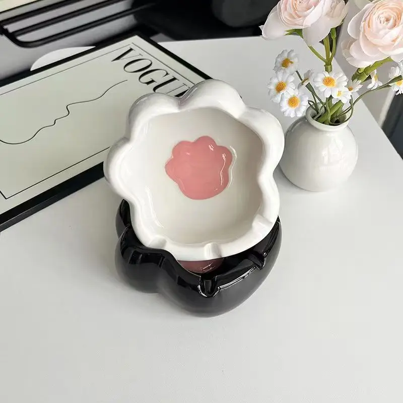Futon Cartoon Ceramic Cat Paw Ashtray Home Living Room Anti-Dust Creative Decoration Storage Cute Animal Shaped Ashtray view 2