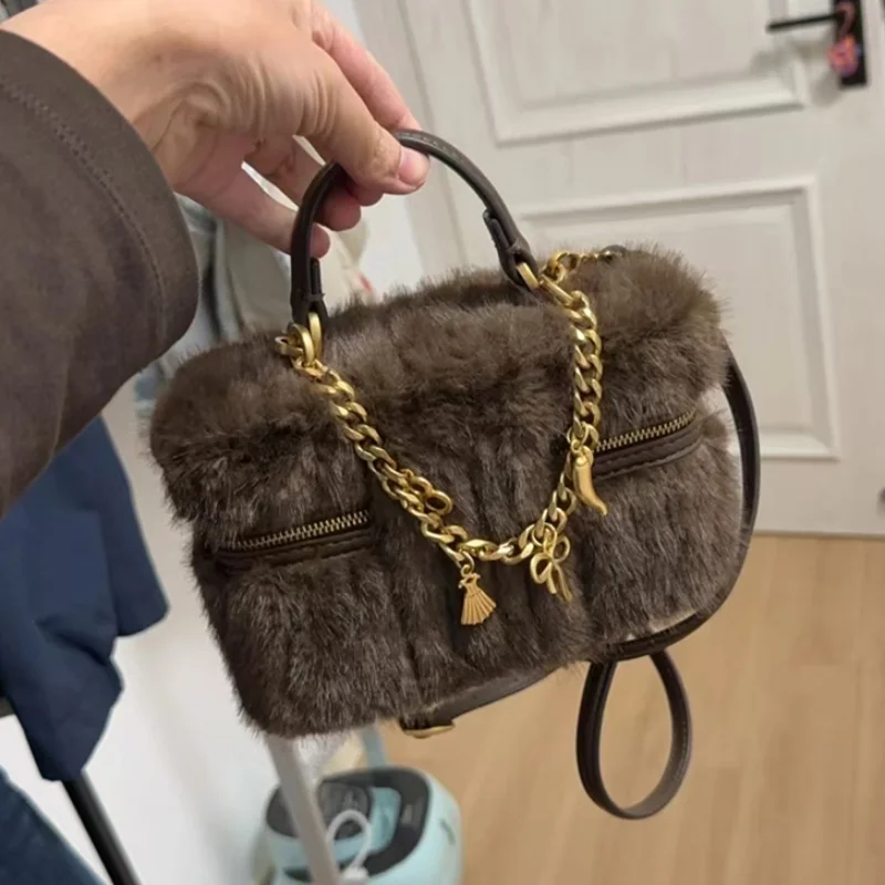 

Fashion Plush Crossbody Bag Vintage Chain-decorated Shoulder Bag With Top Handle Zipper Lunch Box Bag Exquisite Evening Handbag