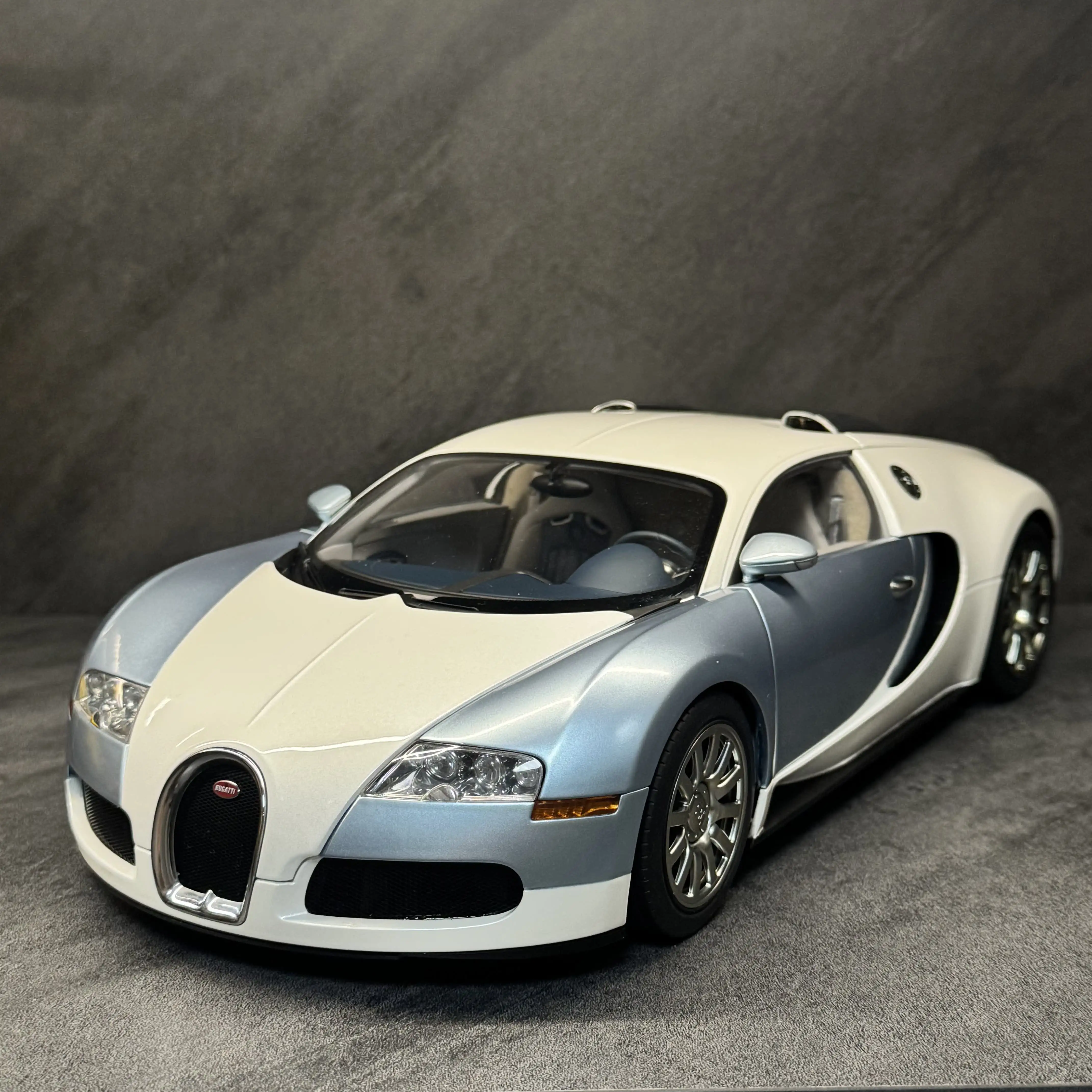 

Autoart 1:12 Veyron 16.4 Ice Blue Simulation Limited Edition Alloy Metal Static Car Model Toy Gift