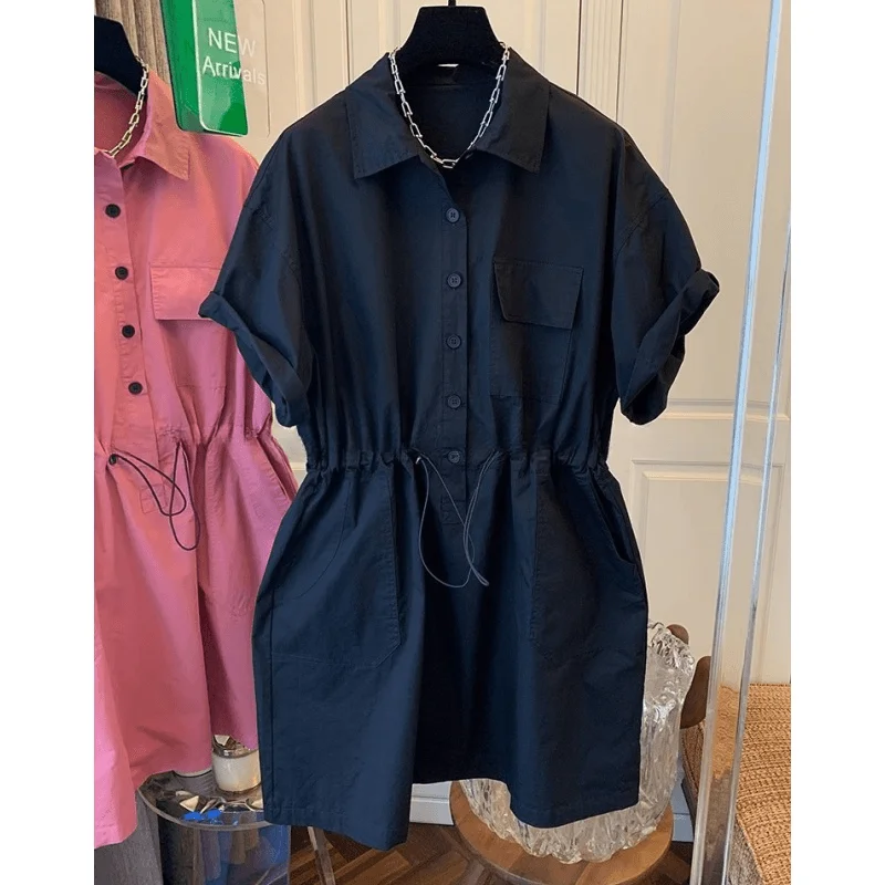 Damska codzienna koreańska sukienka koszulowa z guzikami, w jednolitym kolorze, z kołnierzykiem, krótkim rękawem, letnia, prosta, ze sznurkiem i plisami.